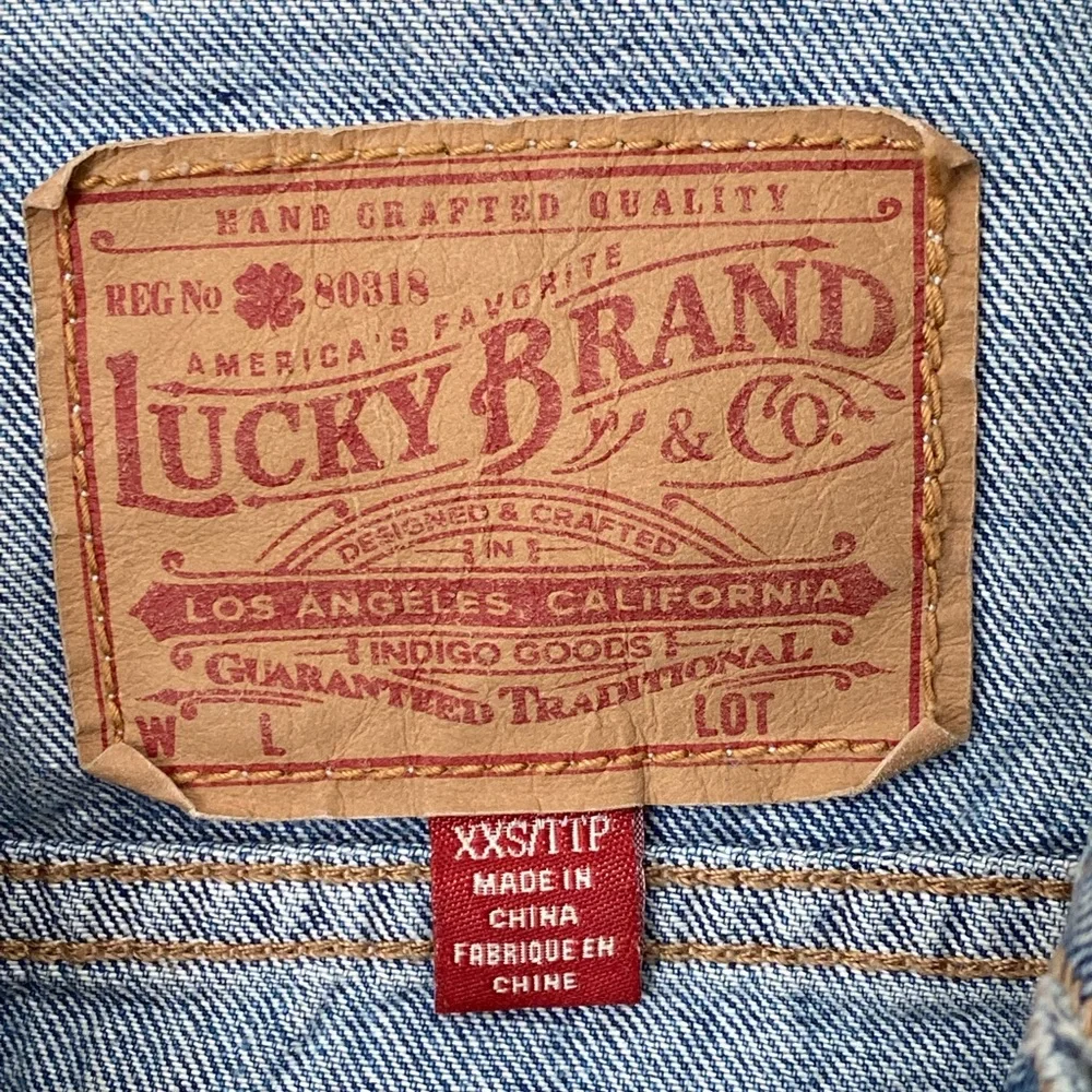 LUCKY BRAND jean jacket “don’t worry be lucky” - Picture 4 of 4